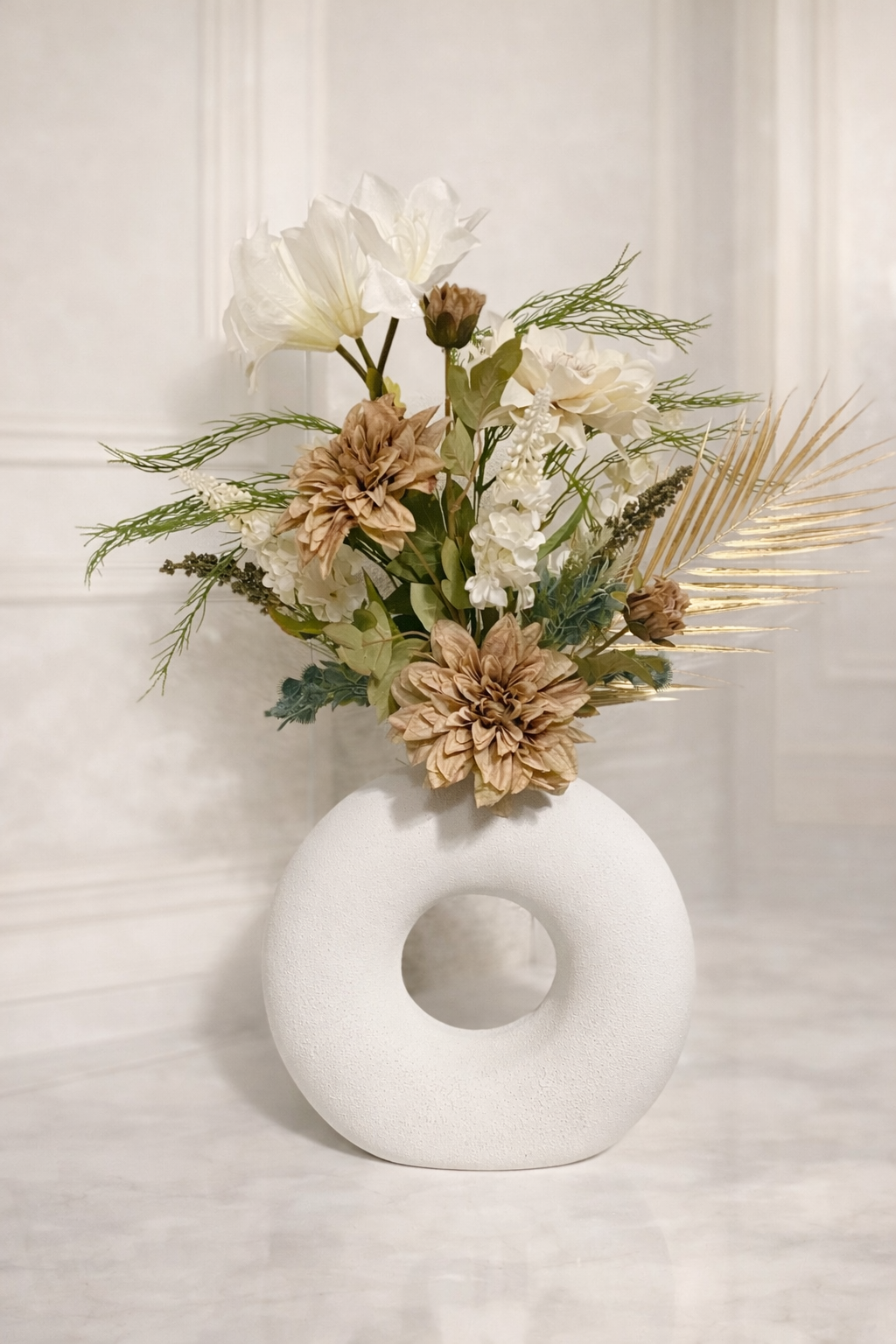 Bloemstuk Ivory Elegance 70cm hoog