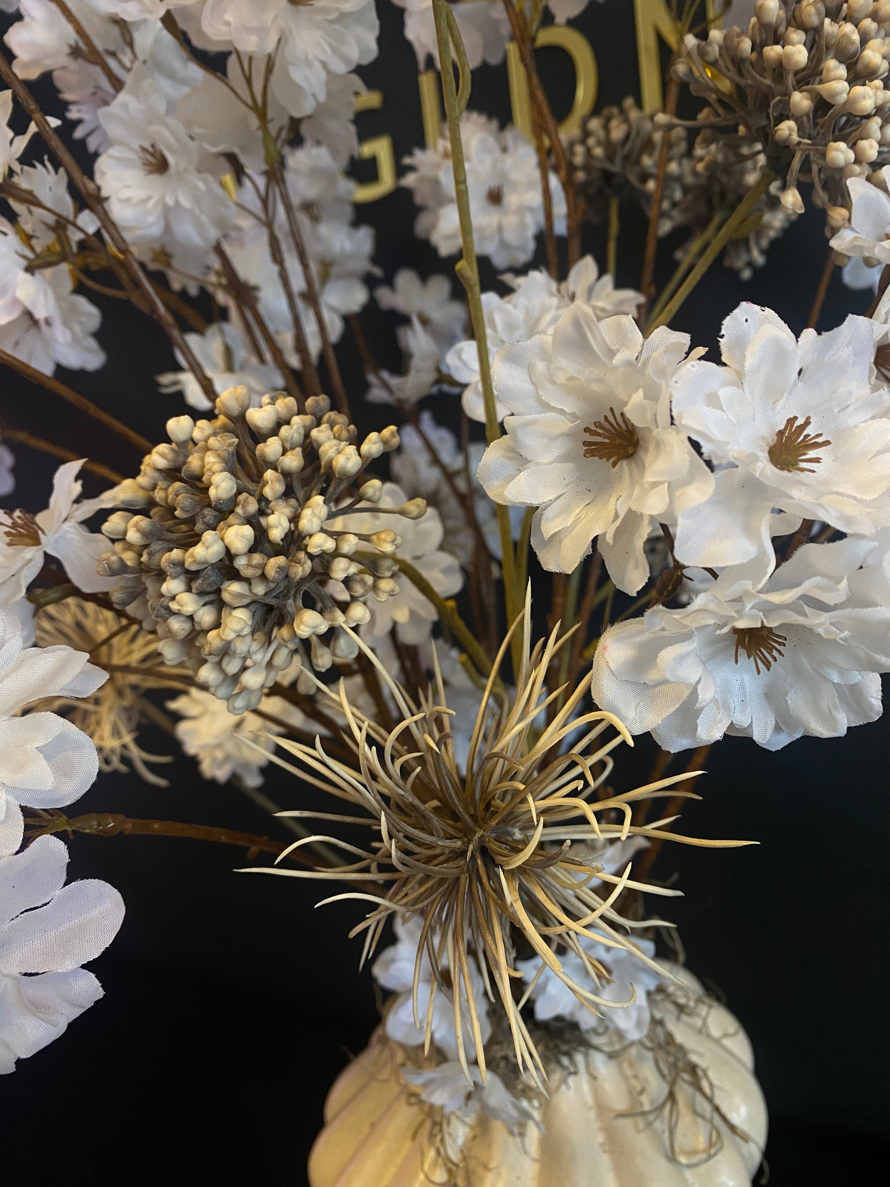Exclusief Luxe Japandi Zijden Bloesemstuk met Crèmekleurige Vaas – Wit & Naturel