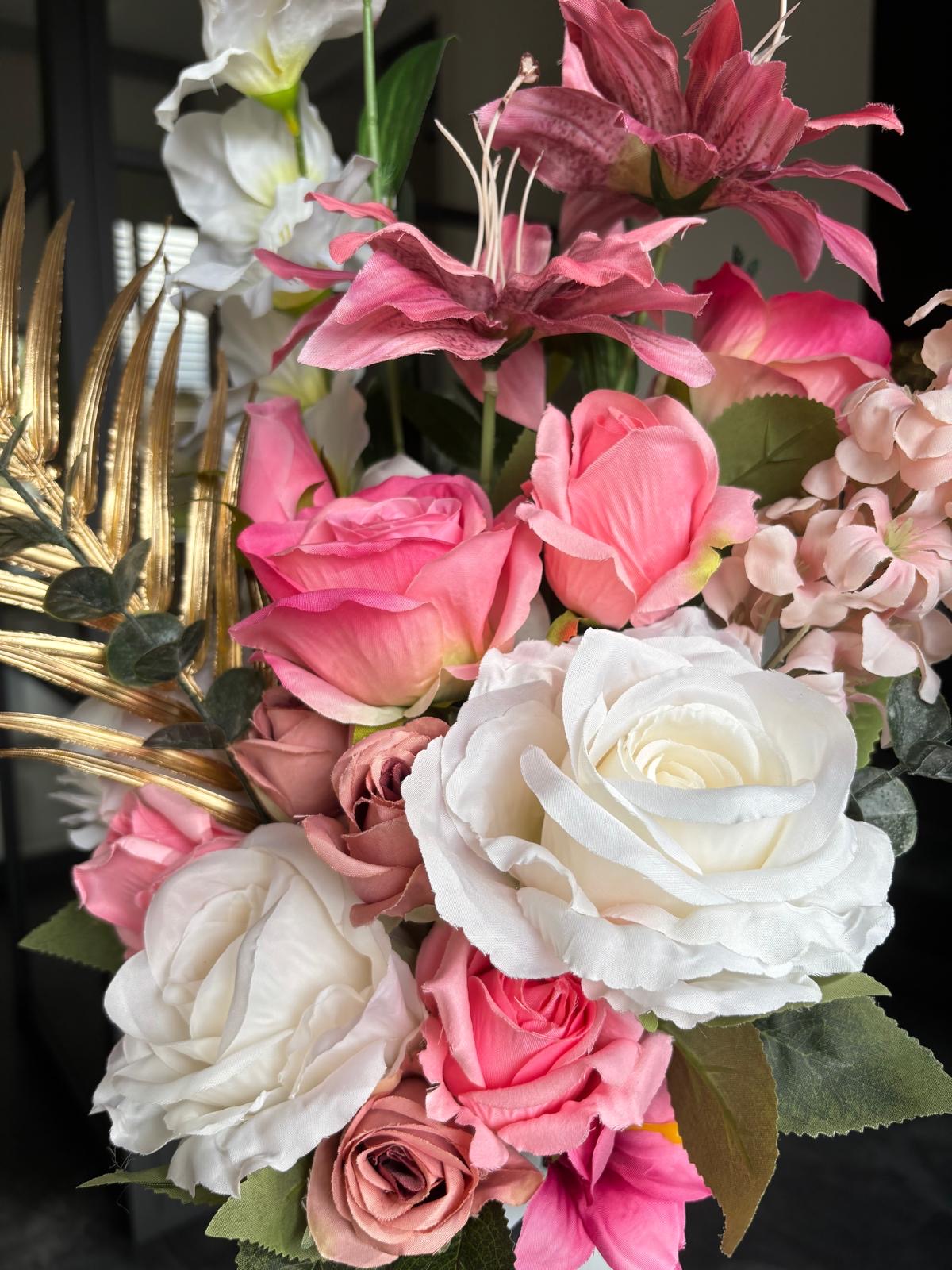 Bloemstuk Luxury Pink White rose