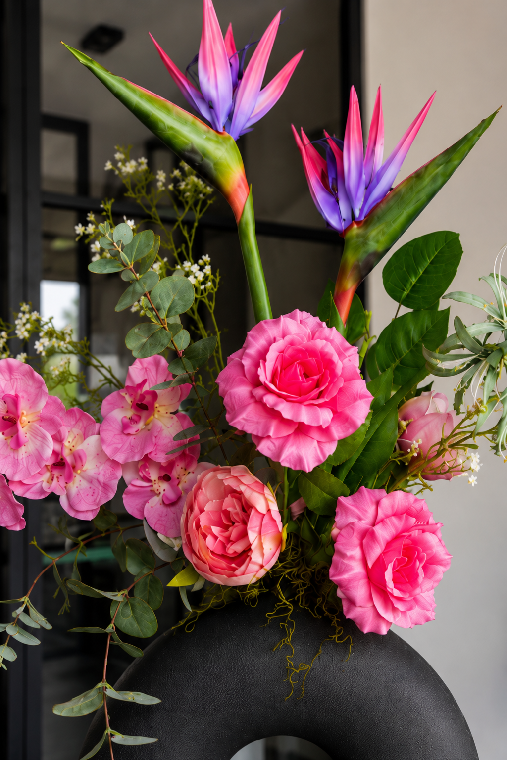 Tropisch Luxe Bloemstuk Roze Orchidee & Paradijsvogelbloem