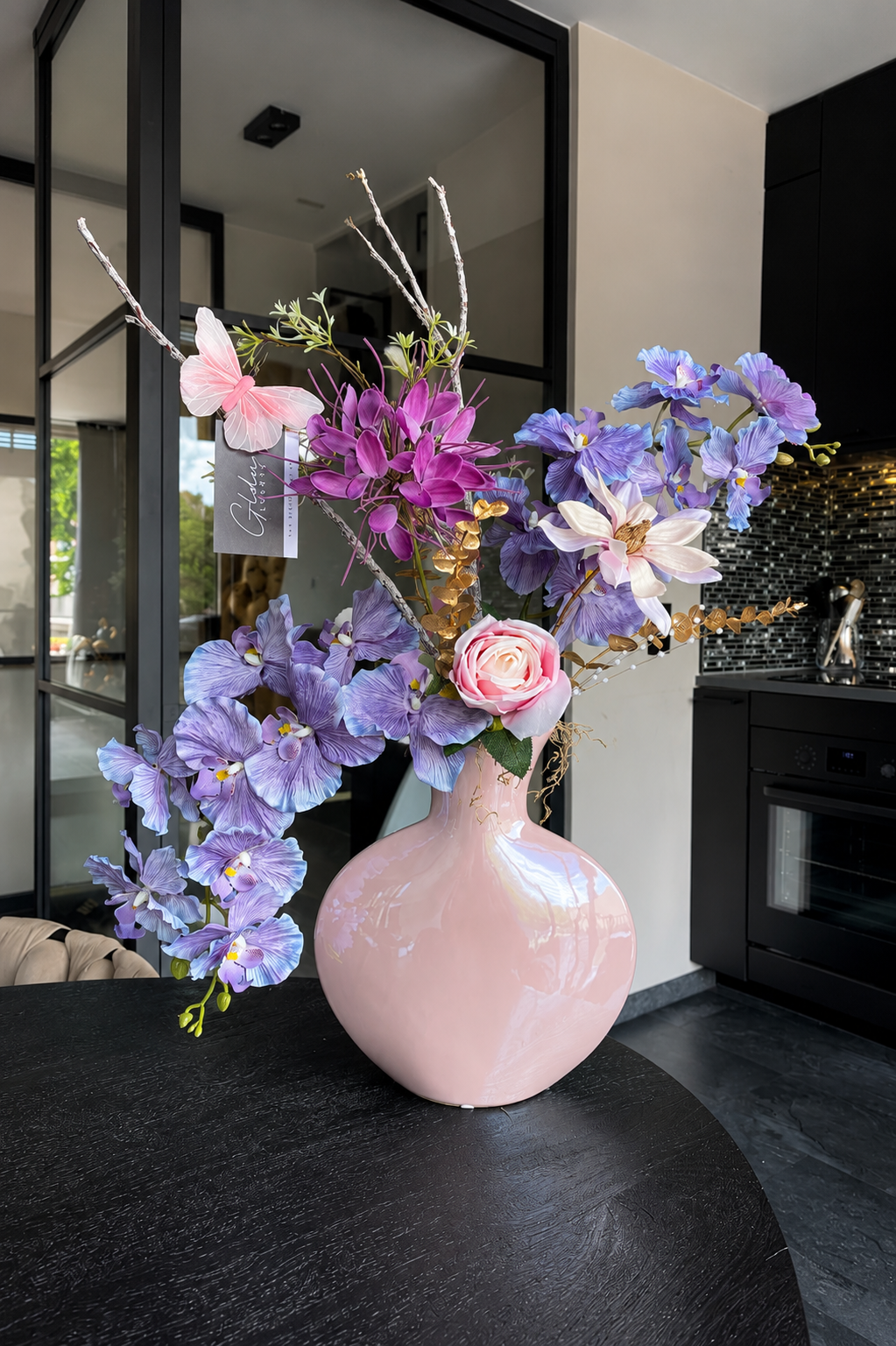 Butterfly Dreams – Luxe Zijdebloemen Arrangement met Orchideeën