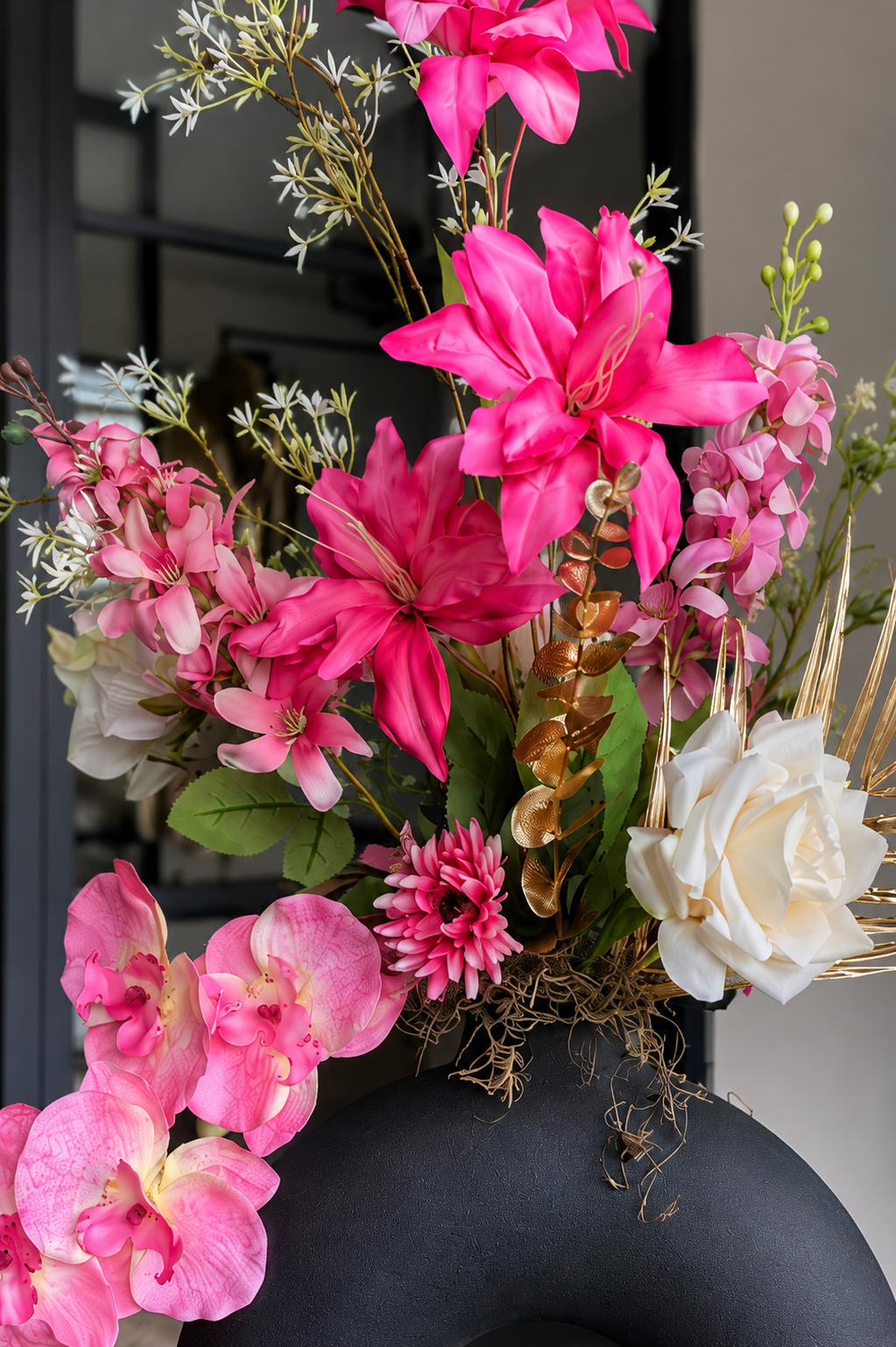 Luxe Roze Orchideeën & Lelies Bloemstuk | Exclusieve Design Vaas | Kunstbloemen Arrangement