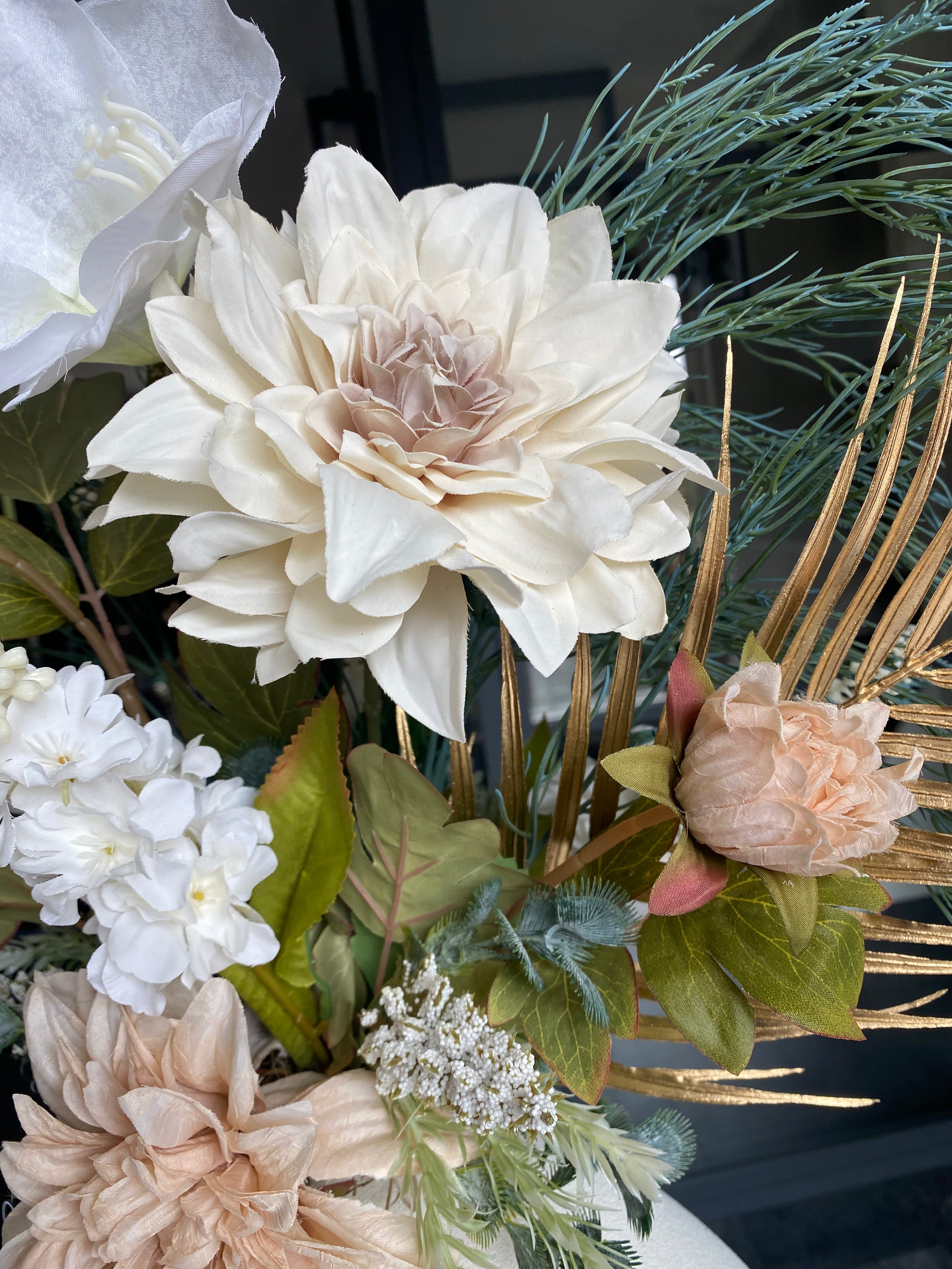 Ivory Gold Elegance – Luxe Kunstbloemstuk Crème, Wit &amp; Goud met Designvaas | ±70 cm