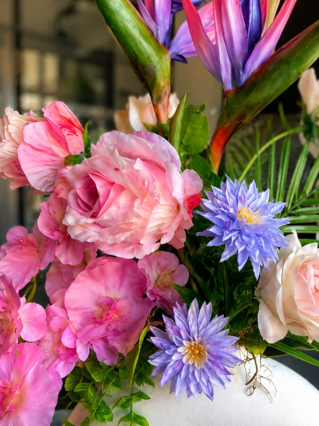 Kunstbloemen Boeket Roze Paars met Paradijsvogelbloemen in Witte Vaas