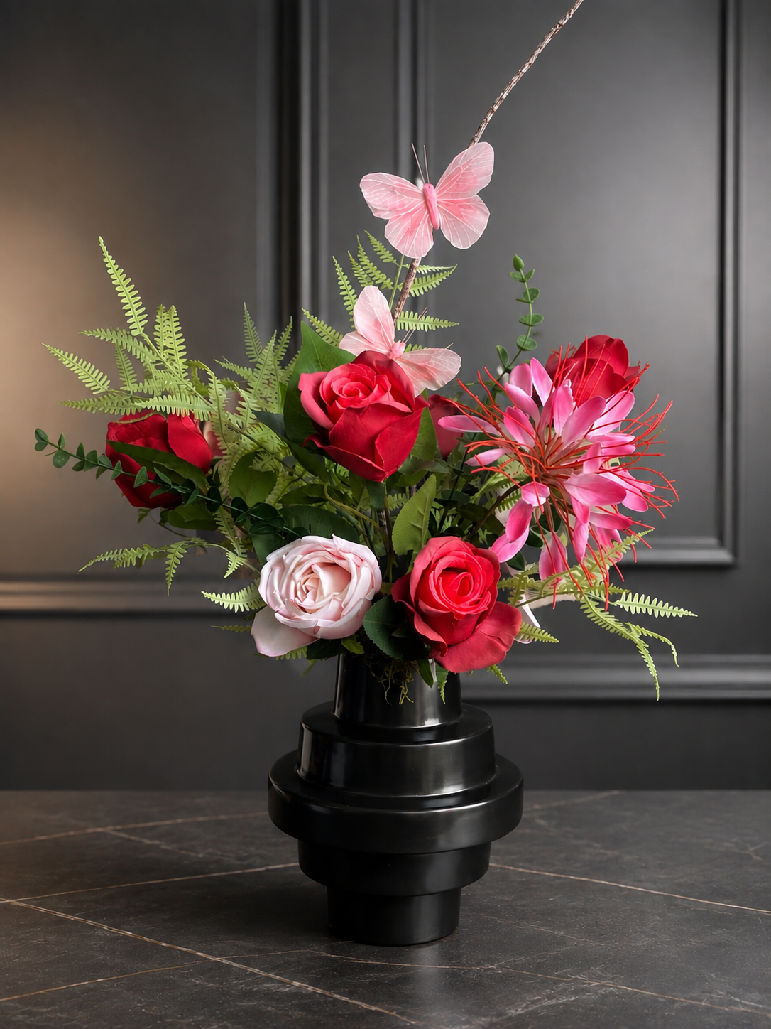 Pink Butterfly – Luxe Roze Kunstbloemstuk met Zwarte Vaas | 60cm