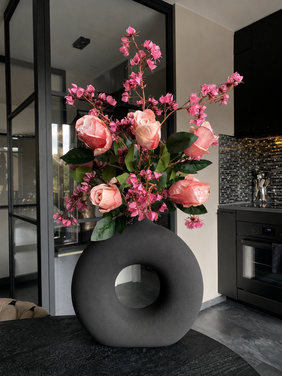 Rosé Blossom Elegance – Luxe Kunstbloemstuk met Rozen & Bloesem