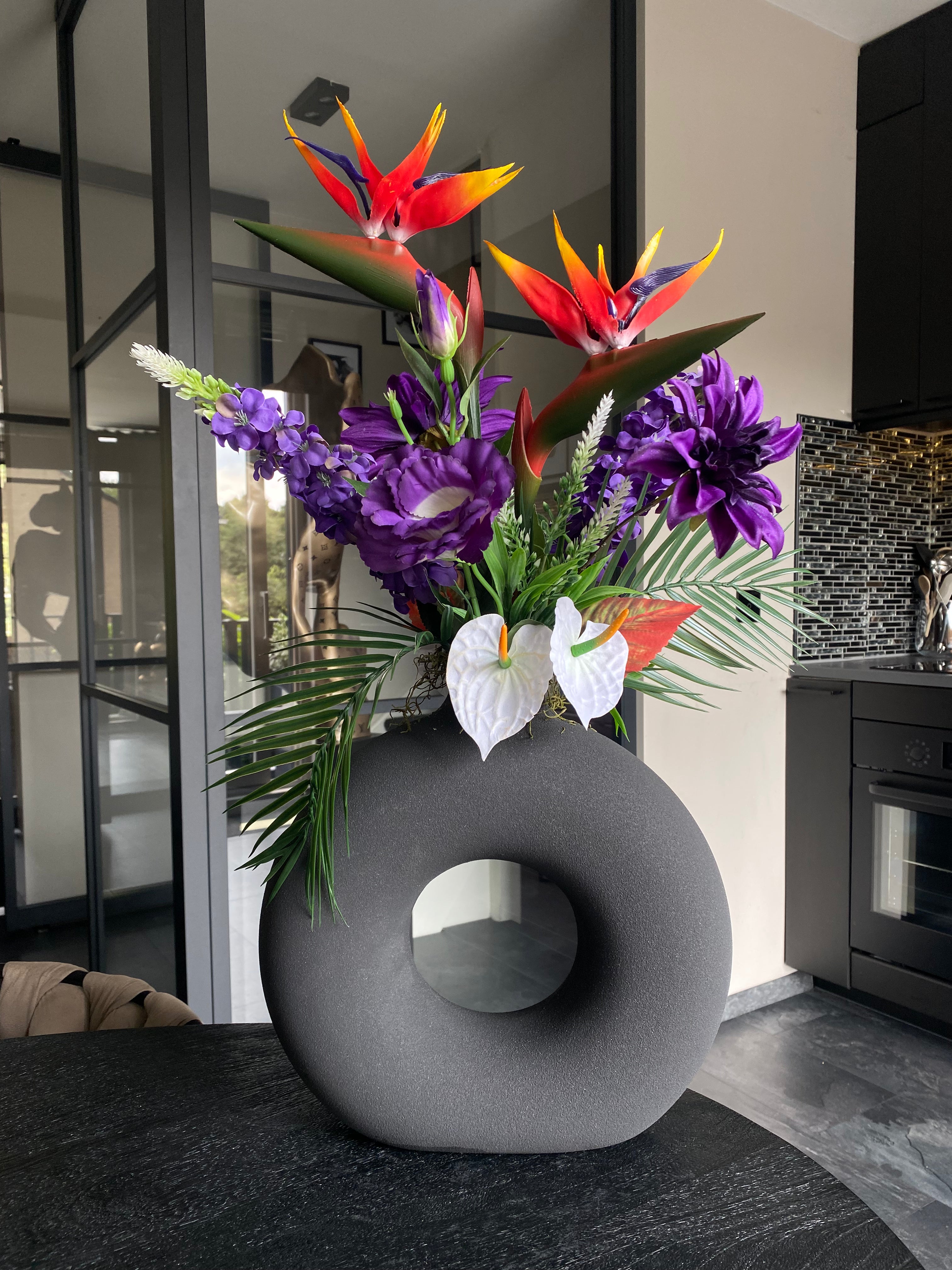Tropical Purple Paradise – Luxe Kunstbloemstuk met Paradijsvogelbloemen